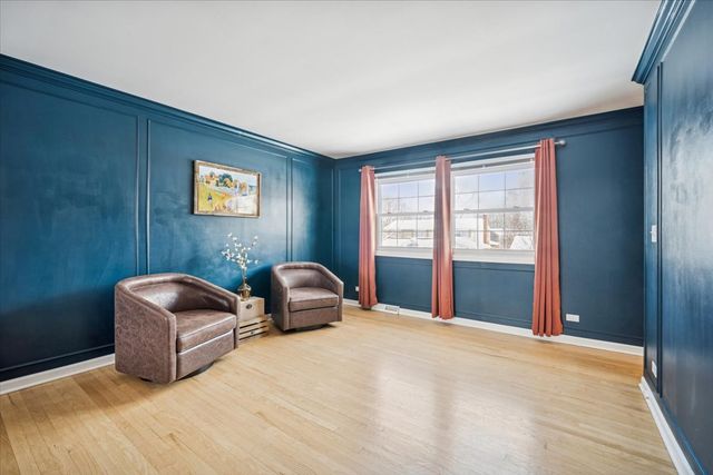 1718 S Ridge Drive, Arlington Heights, IL 60005