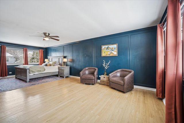 1718 S Ridge Drive, Arlington Heights, IL 60005