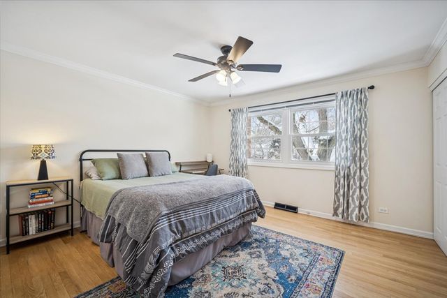 1718 S Ridge Drive, Arlington Heights, IL 60005