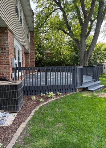 1718 S Ridge Drive, Arlington Heights, IL 60005