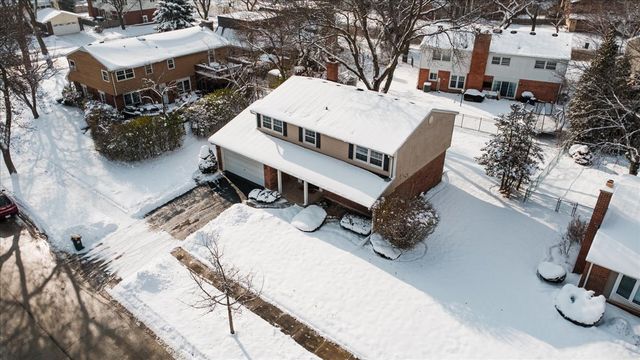 1718 S Ridge Drive, Arlington Heights, IL 60005