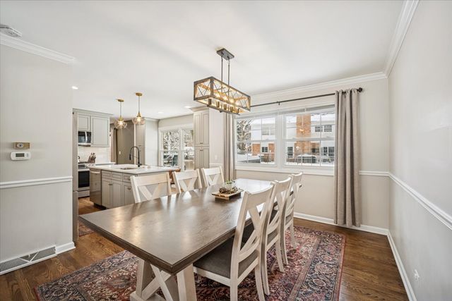 1718 S Ridge Drive, Arlington Heights, IL 60005