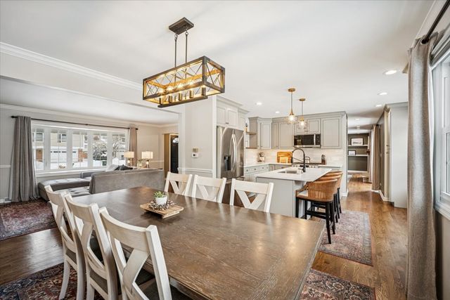 1718 S Ridge Drive, Arlington Heights, IL 60005