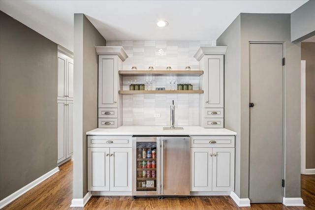 1718 S Ridge Drive, Arlington Heights, IL 60005