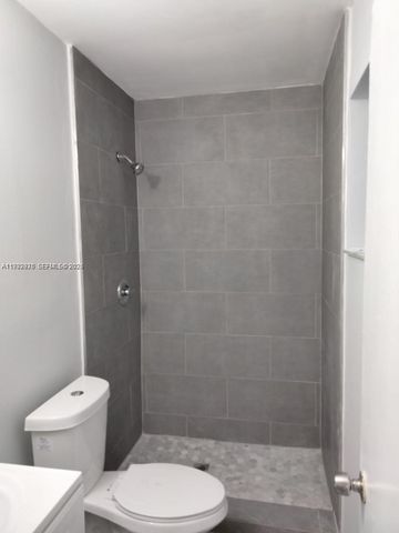 826 SW 5th Ct 1, Hallandale Beach, FL 33009