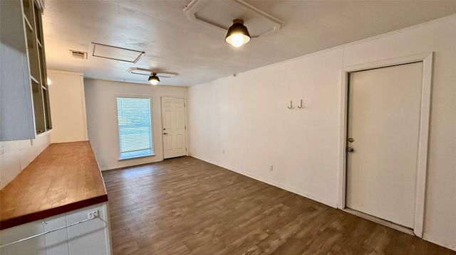 104 Fairlane DR, Round Rock, TX 78664