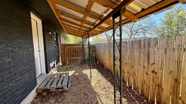 104 Fairlane DR, Round Rock, TX 78664