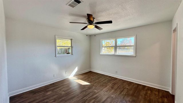 104 Fairlane DR, Round Rock, TX 78664