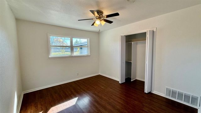 104 Fairlane DR, Round Rock, TX 78664