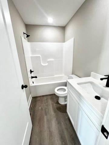 2267 S Chateau, Wichita, KS 67207