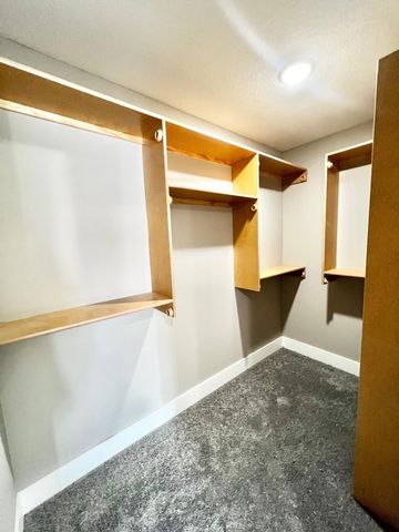 2267 S Chateau, Wichita, KS 67207