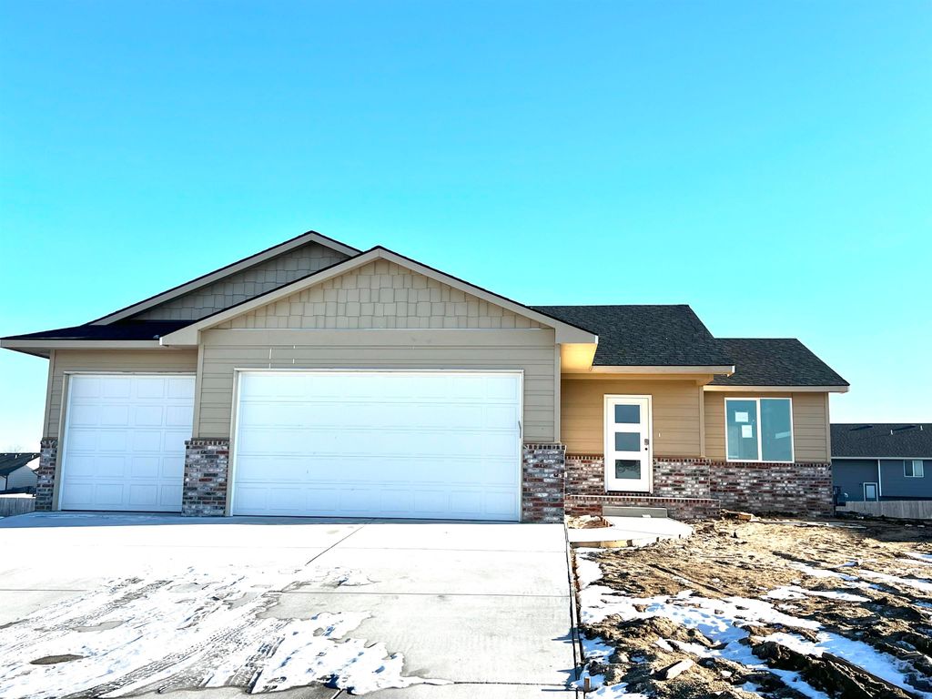 2267 S Chateau, Wichita, KS 67207