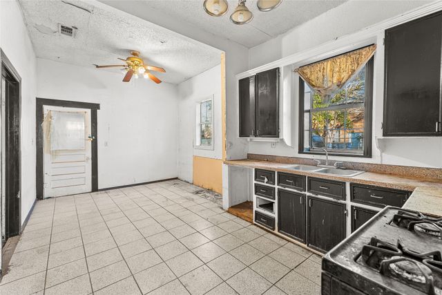 221 W Brooklyn Avenue, Dallas, TX 75208