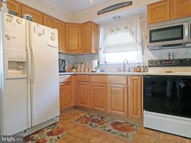100 QUEEN AVE, Pennsville, NJ 08070