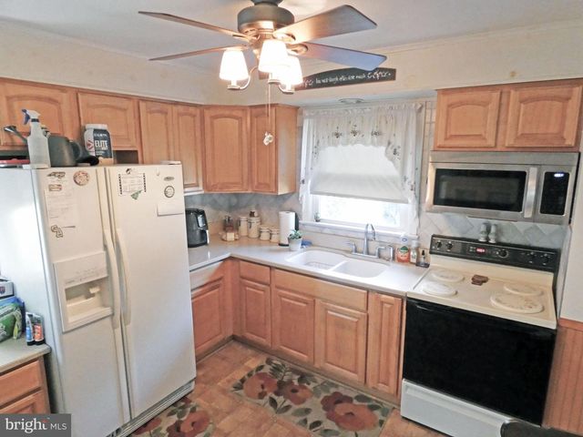 100 QUEEN AVE, Pennsville, NJ 08070