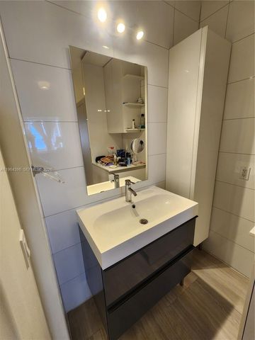 1825 S Ocean Dr PH 9, Hallandale Beach, FL 33009