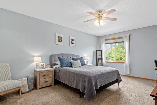 483 Mission Hills Way E, Chanhassen, MN 55317