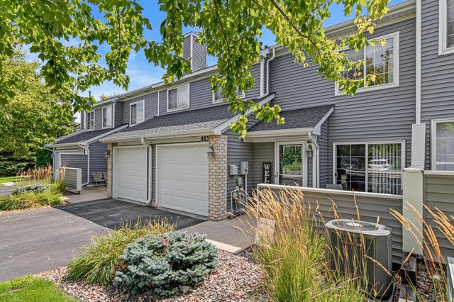 483 Mission Hills Way E, Chanhassen, MN 55317