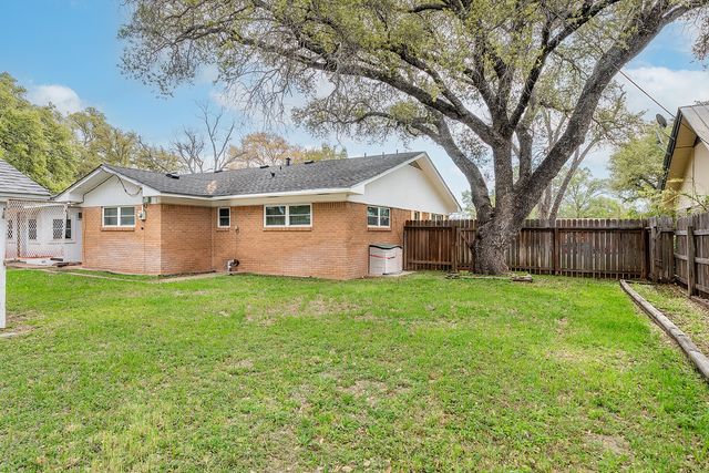 2102 S High Street, Brady, TX 76825