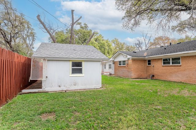 2102 S High Street, Brady, TX 76825