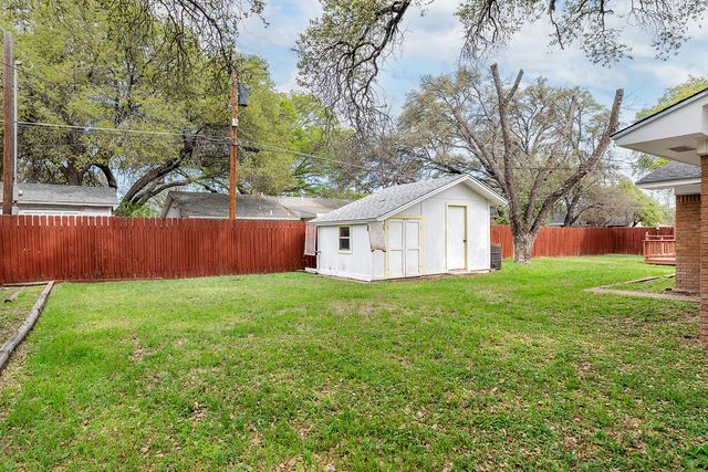 2102 S High Street, Brady, TX 76825
