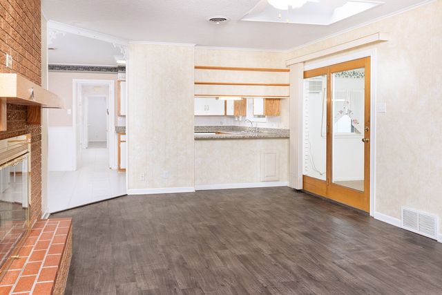 2102 S High Street, Brady, TX 76825