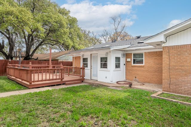 2102 S High Street, Brady, TX 76825