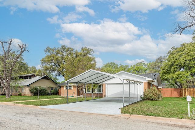 2102 S High Street, Brady, TX 76825