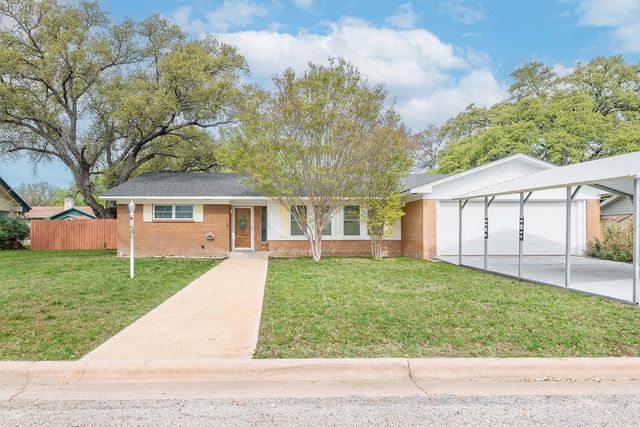 2102 S High Street, Brady, TX 76825