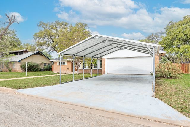 2102 S High Street, Brady, TX 76825