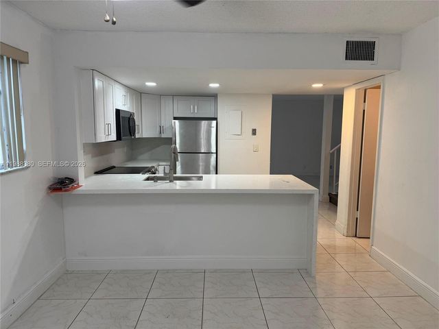 8031 Lagos De Campo Blvd L-3, Tamarac, FL 33321