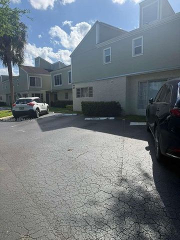 8031 Lagos De Campo Blvd L-3, Tamarac, FL 33321