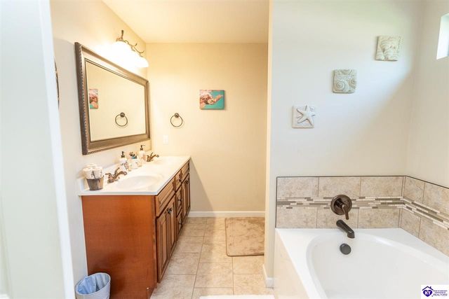 114 Vineland Parkway, Vine Grove, KY 40175