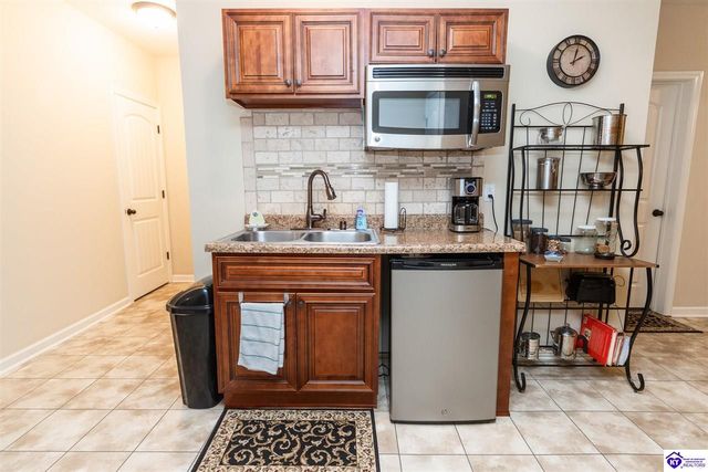 114 Vineland Parkway, Vine Grove, KY 40175