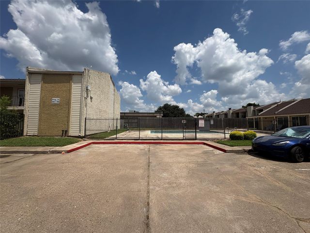 10075 Westpark Drive 94, Houston, TX 77042