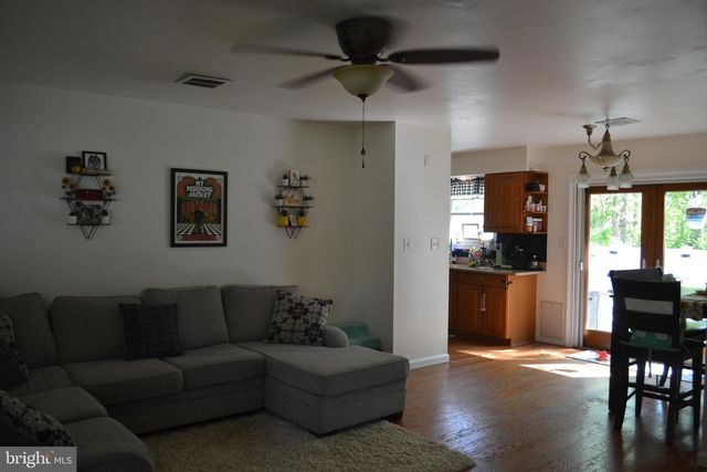 31 CHESTNUT WAY CIR, Barnegat, NJ 08005