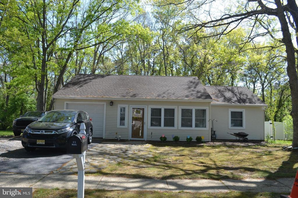 31 CHESTNUT WAY CIR, Barnegat, NJ 08005