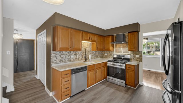 621 Escanaba Avenue, Calumet City, IL 60409