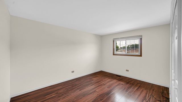 621 Escanaba Avenue, Calumet City, IL 60409