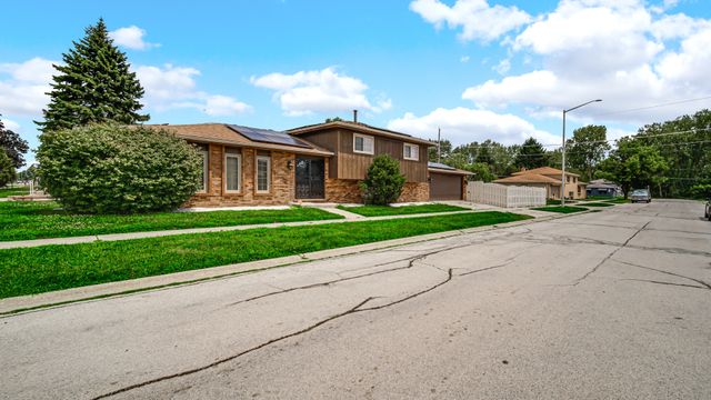 621 Escanaba Avenue, Calumet City, IL 60409