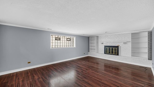 621 Escanaba Avenue, Calumet City, IL 60409