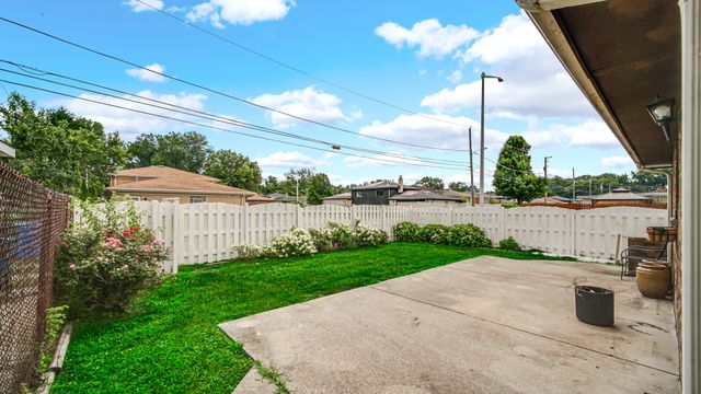 621 Escanaba Avenue, Calumet City, IL 60409