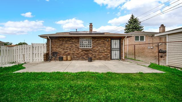 621 Escanaba Avenue, Calumet City, IL 60409