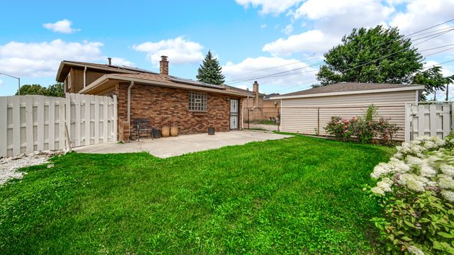 621 Escanaba Avenue, Calumet City, IL 60409