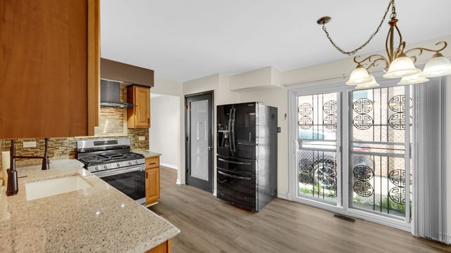 621 Escanaba Avenue, Calumet City, IL 60409