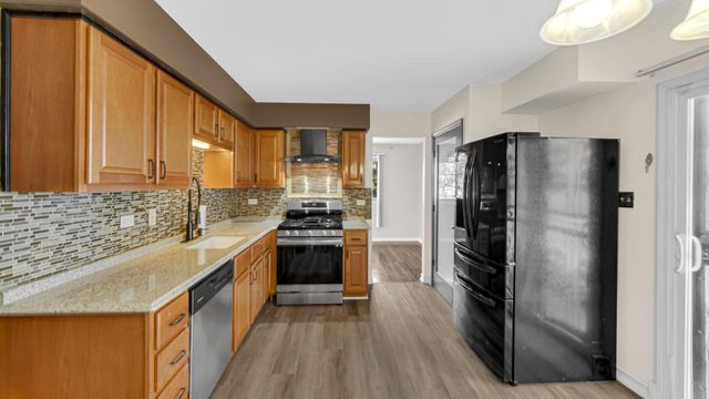 621 Escanaba Avenue, Calumet City, IL 60409