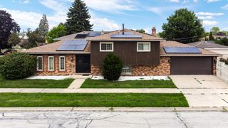 621 Escanaba Avenue, Calumet City, IL 60409