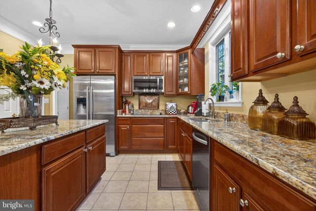 15 STRATFORD HALL CT, Fredericksburg, VA 22406