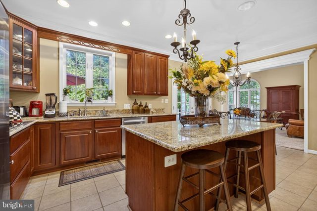 15 STRATFORD HALL CT, Fredericksburg, VA 22406