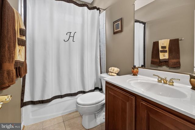 15 STRATFORD HALL CT, Fredericksburg, VA 22406